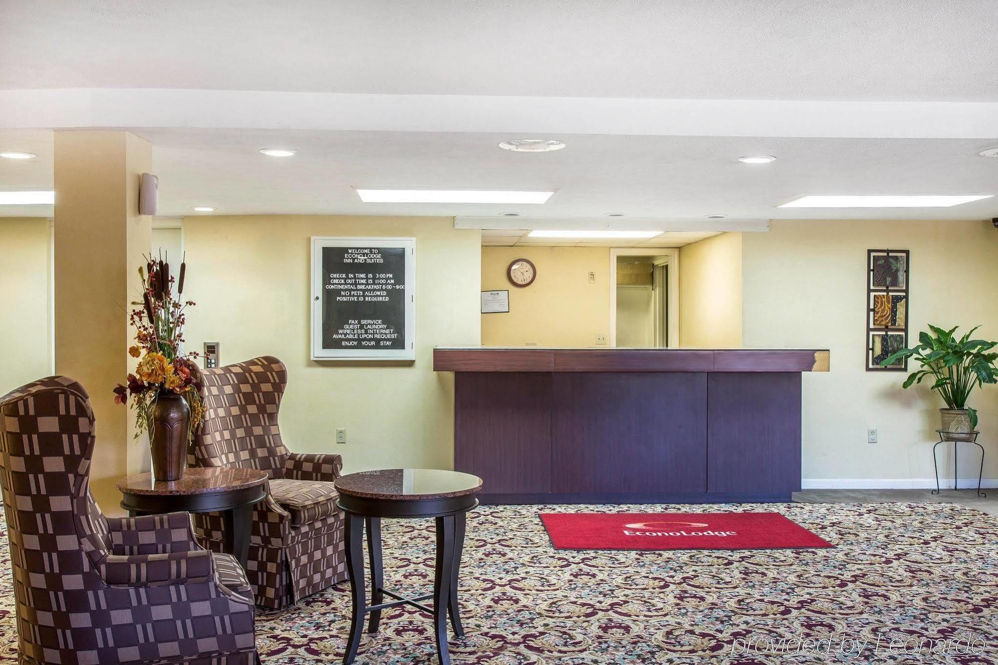Econo Lodge Inn & Suites Groton Exterior photo
