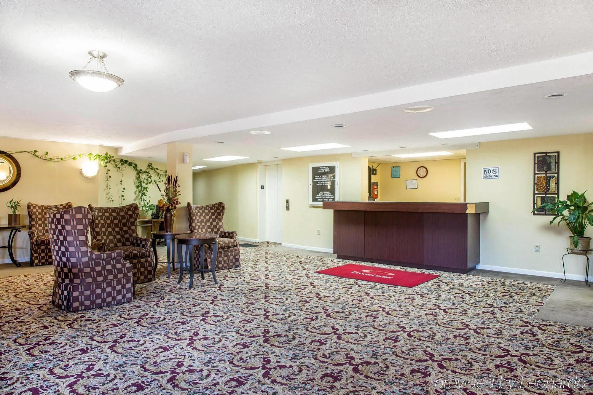 Econo Lodge Inn & Suites Groton Exterior photo