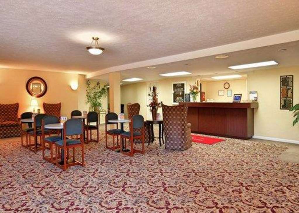 Econo Lodge Inn & Suites Groton Interior photo